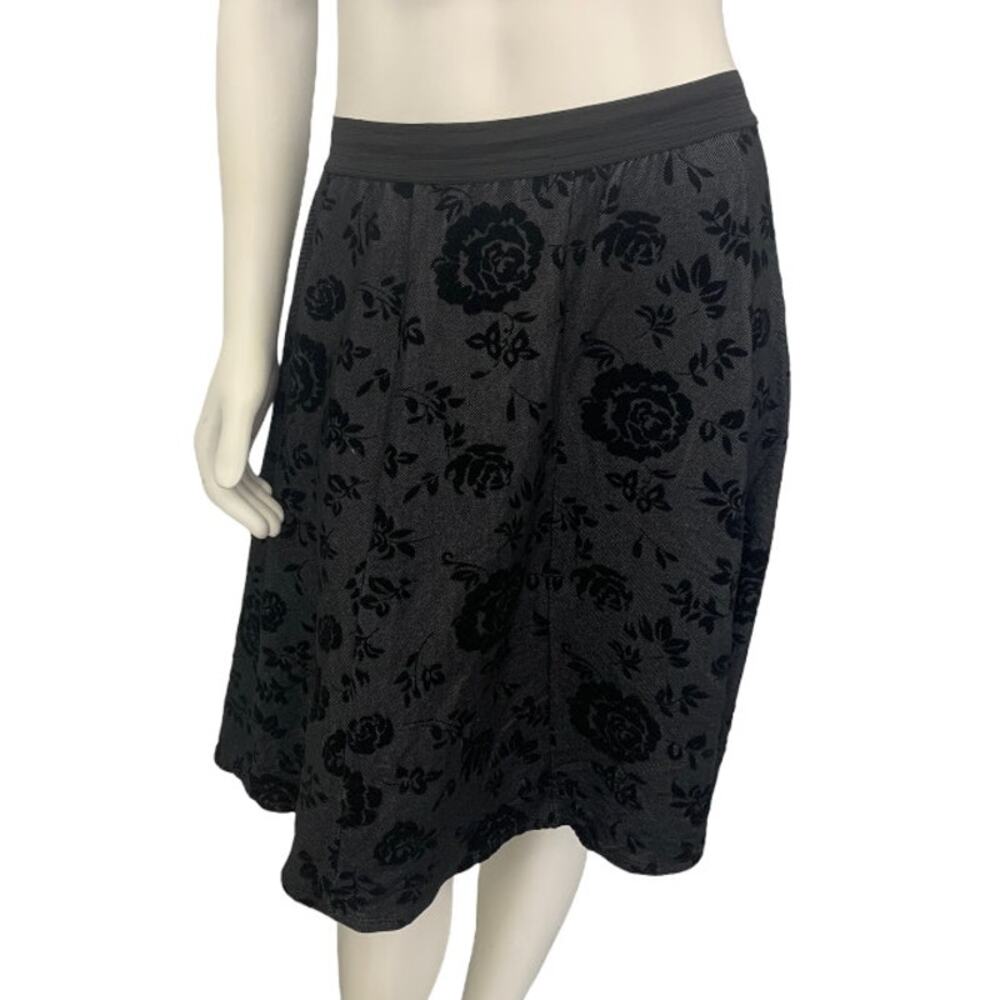 Studio 253 black floral velvet embossed skirt elastic pull on knee length medium